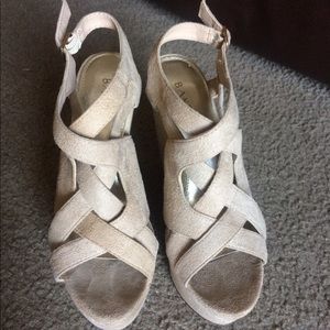 🌻Bakers Nude Beige Cream Suede Wedges size 7.5